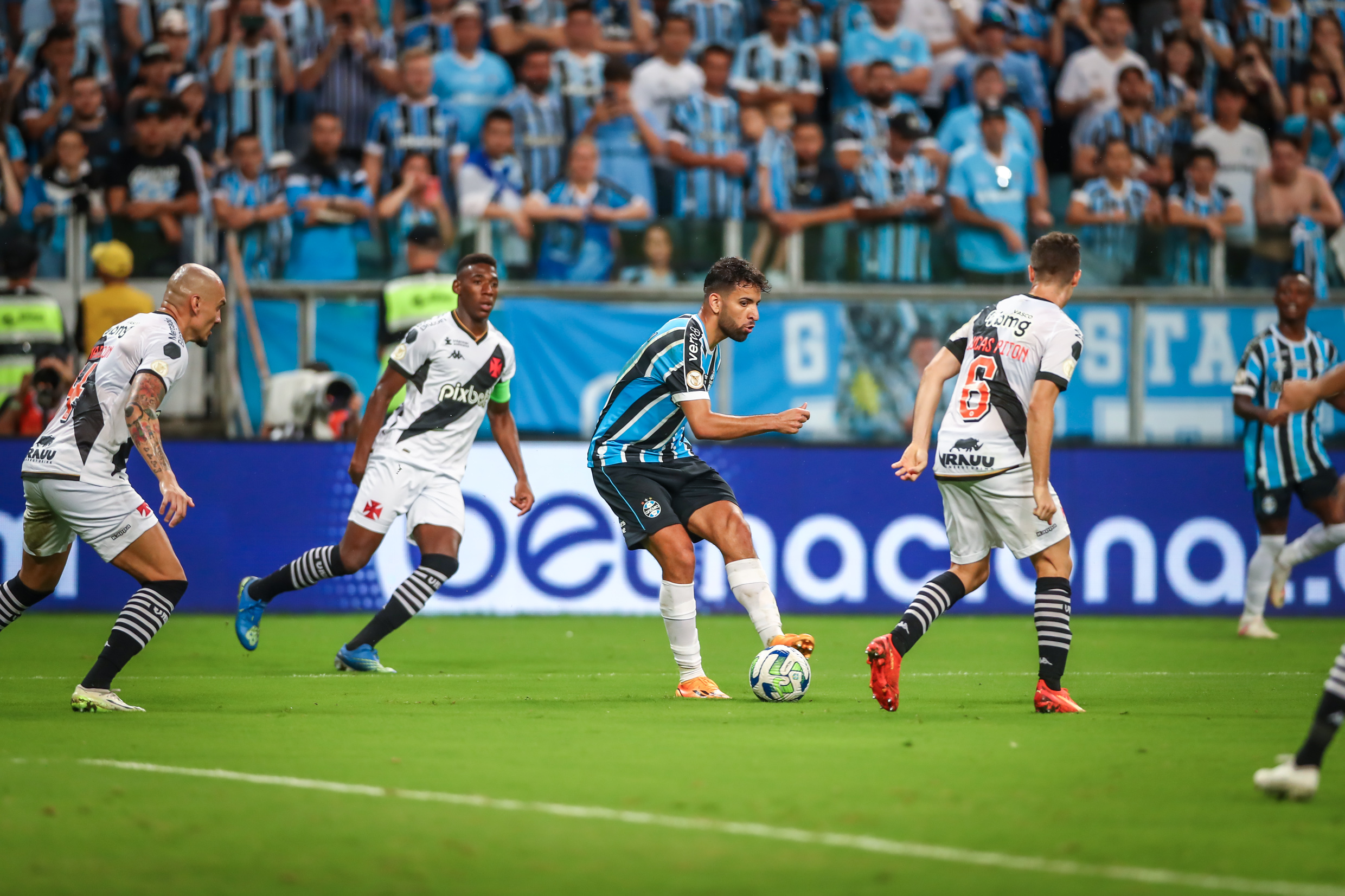 Vasco e Grêmio vão se enfrentar neste domingo (14), em São Januário, a partir das 16 horas